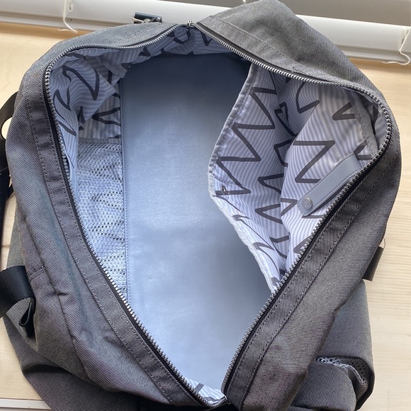 Large Grey LuluLemon Duffle Bag - Picture 4 of 8